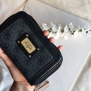 GUESS Wallet/Wristlet